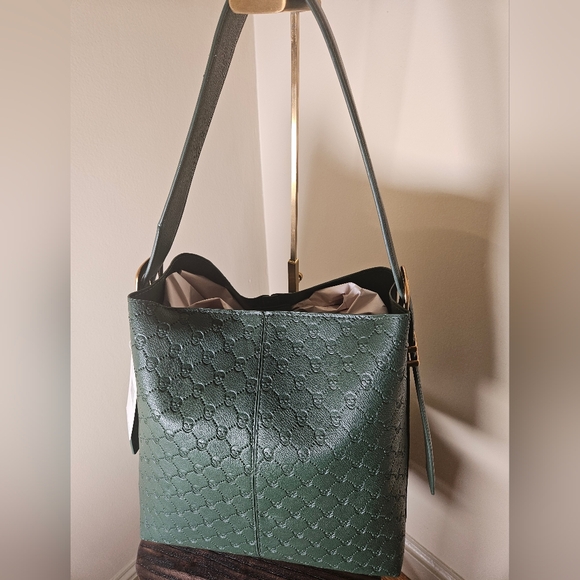 BETSY JOHNSON XOMILLIE SKULLS TOTE/SHOULDER BAG  New With Tags GREEN - Picture 3 of 9